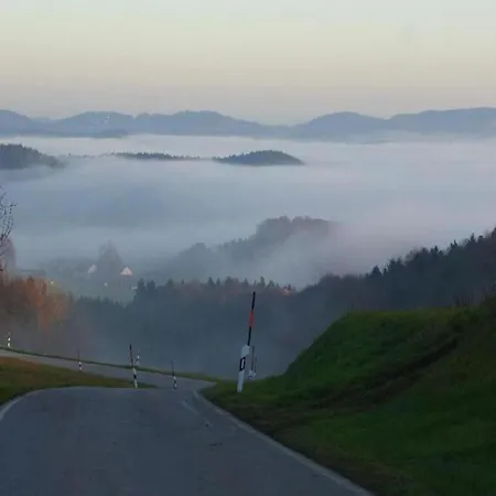 Ehemaliges Mit Liegewiese Сasa de vacaciones Zenting